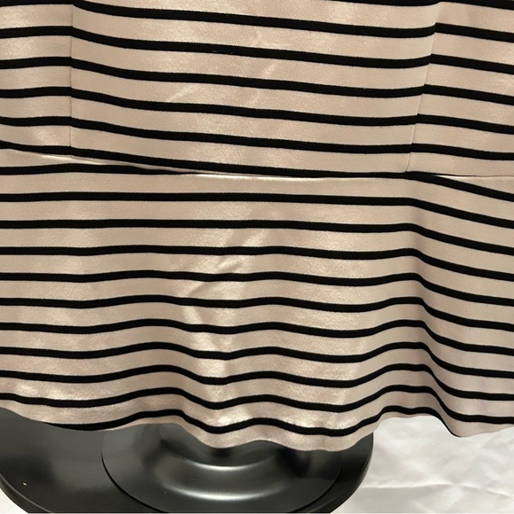 H&M peplum tee, size L - Picture 3 of 3